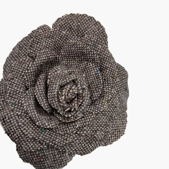VVCome Sparkling Crystal Rose Flower Brooch Pin - Gold Plated Camellia Corsage For Women